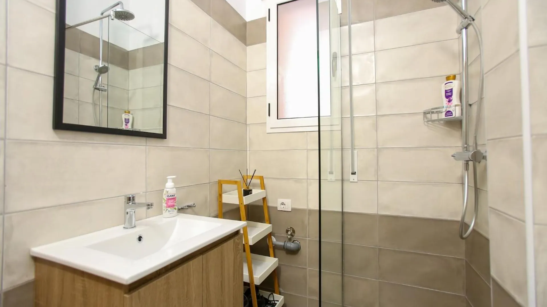 Coastal Apartment For Four Guests Vlorë